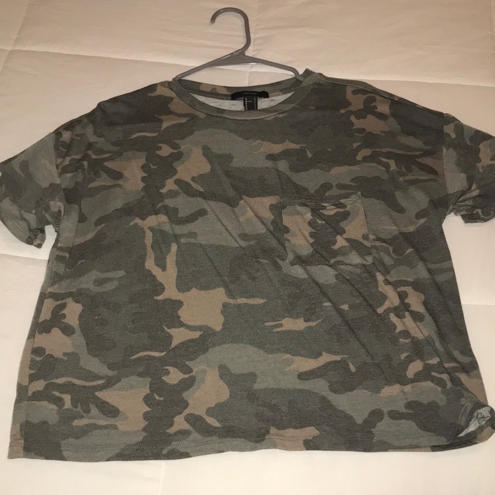 Camouflage forever 21 T-shirt with pocket